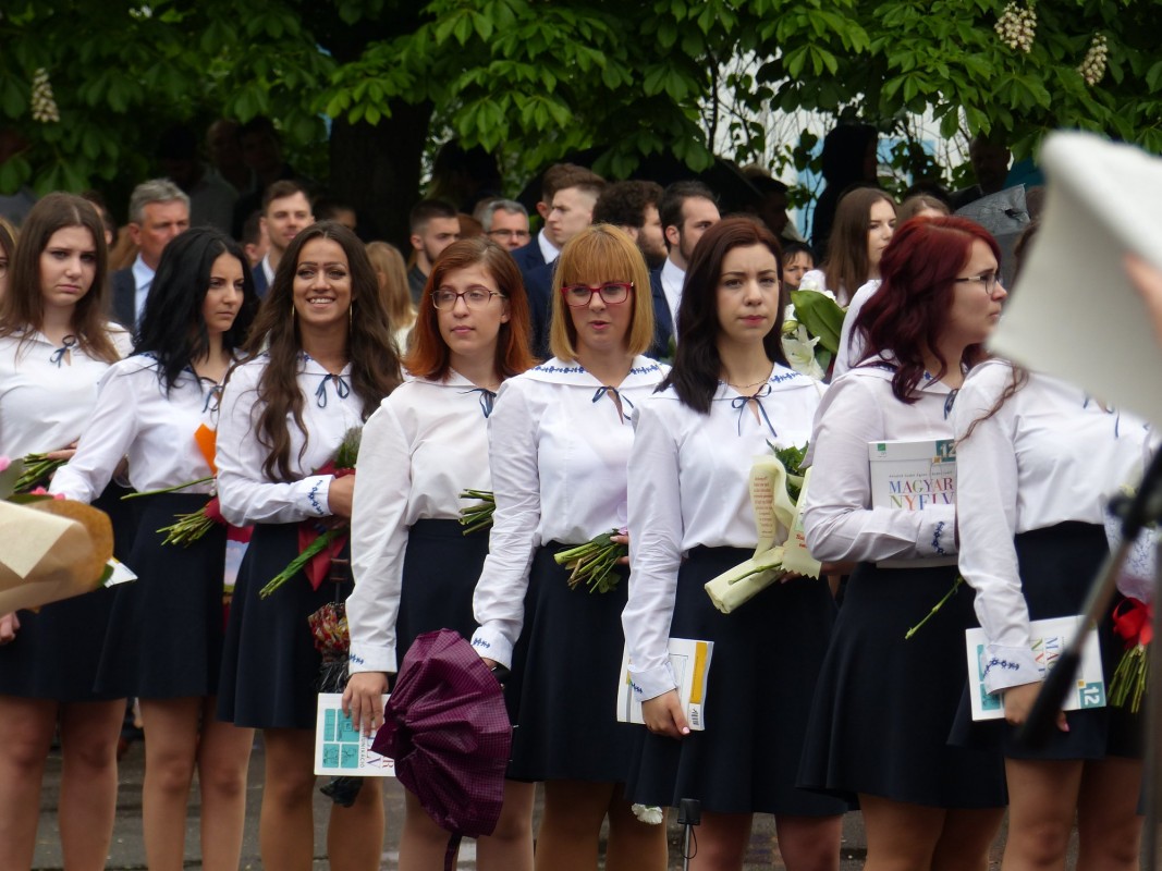 Elballagtak a Zrínyi végzősei - Az eső sem ronthatta el az ünnepi pillanatokat