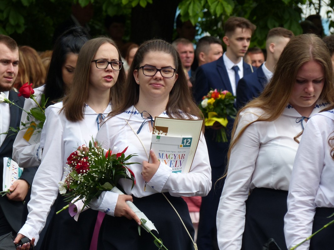 Elballagtak a Zrínyi végzősei - Az eső sem ronthatta el az ünnepi pillanatokat