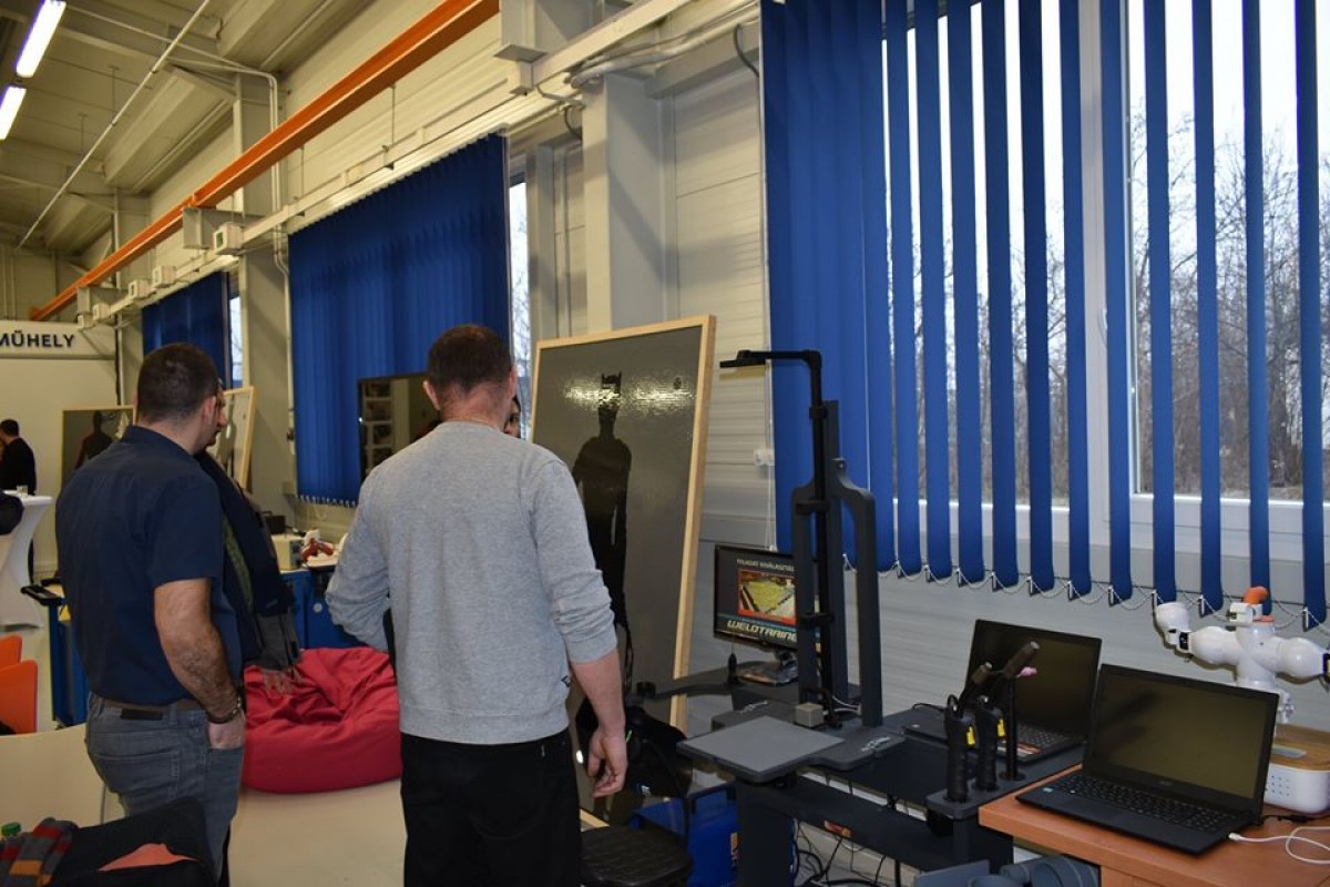 Műhelymunka a Nyíregyházi Szakképzési Centrum Digitális Közösségi Alkotóműhelyében