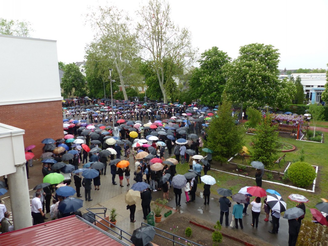 Elballagtak a Zrínyi végzősei - Az eső sem ronthatta el az ünnepi pillanatokat