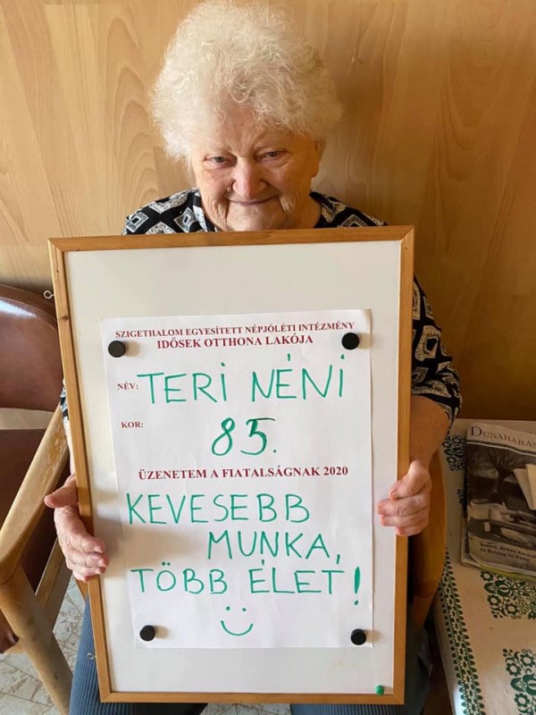 Idősek üzentek a fiataloknak egy idősek otthonából