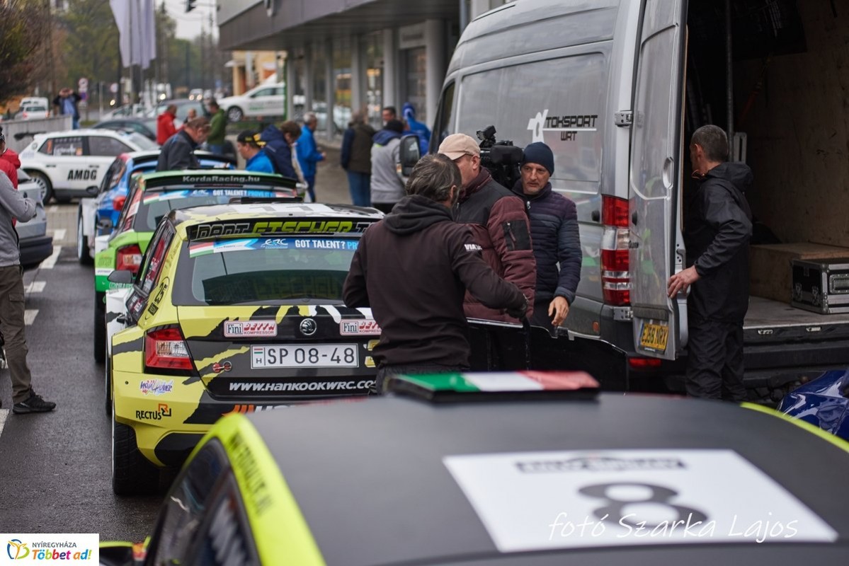 Megérkeztek!!! - Több mint 120 versenyző, legalább 30 R5-ös autó vesz részt a hétvégi Rally EB futamon