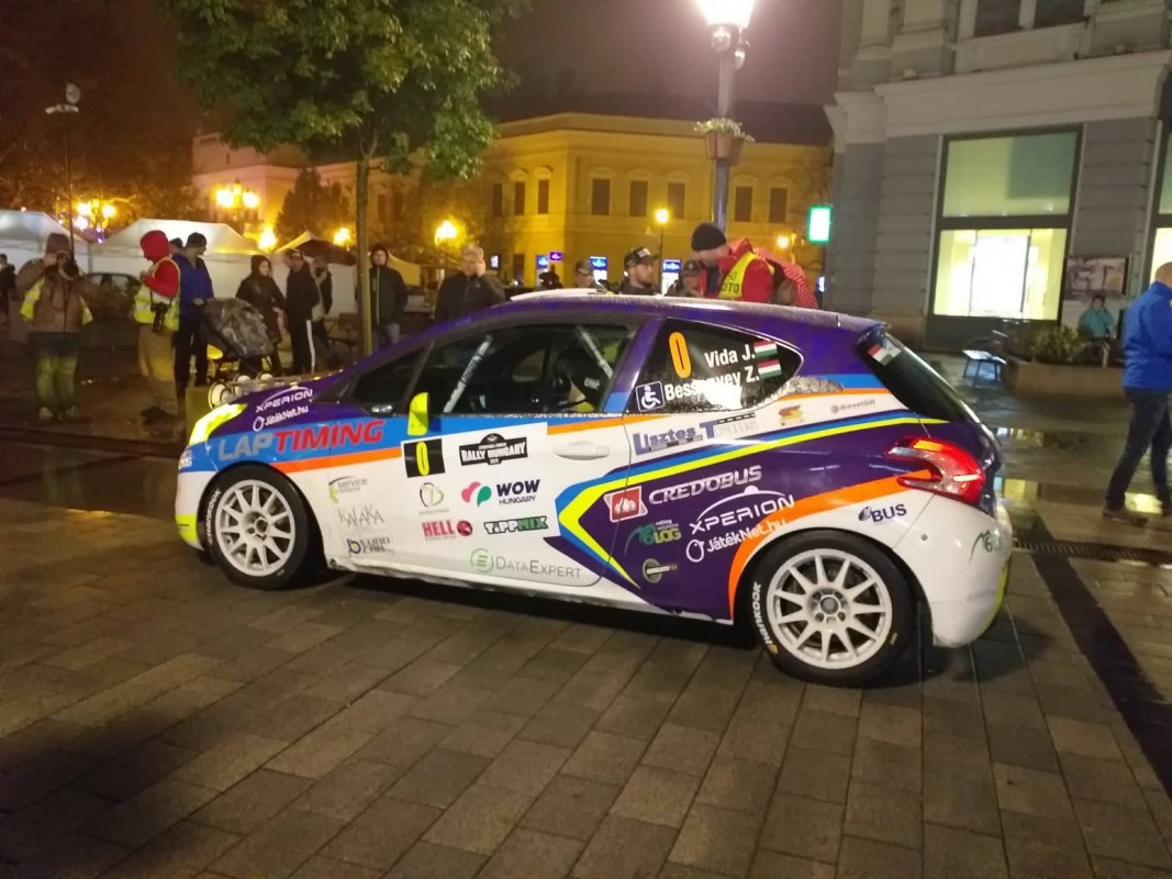 Pillanatképek a Kossuth térről - Hivatalosan is elrajtolt a Rally Európa-bajnokság Nyíregyházán