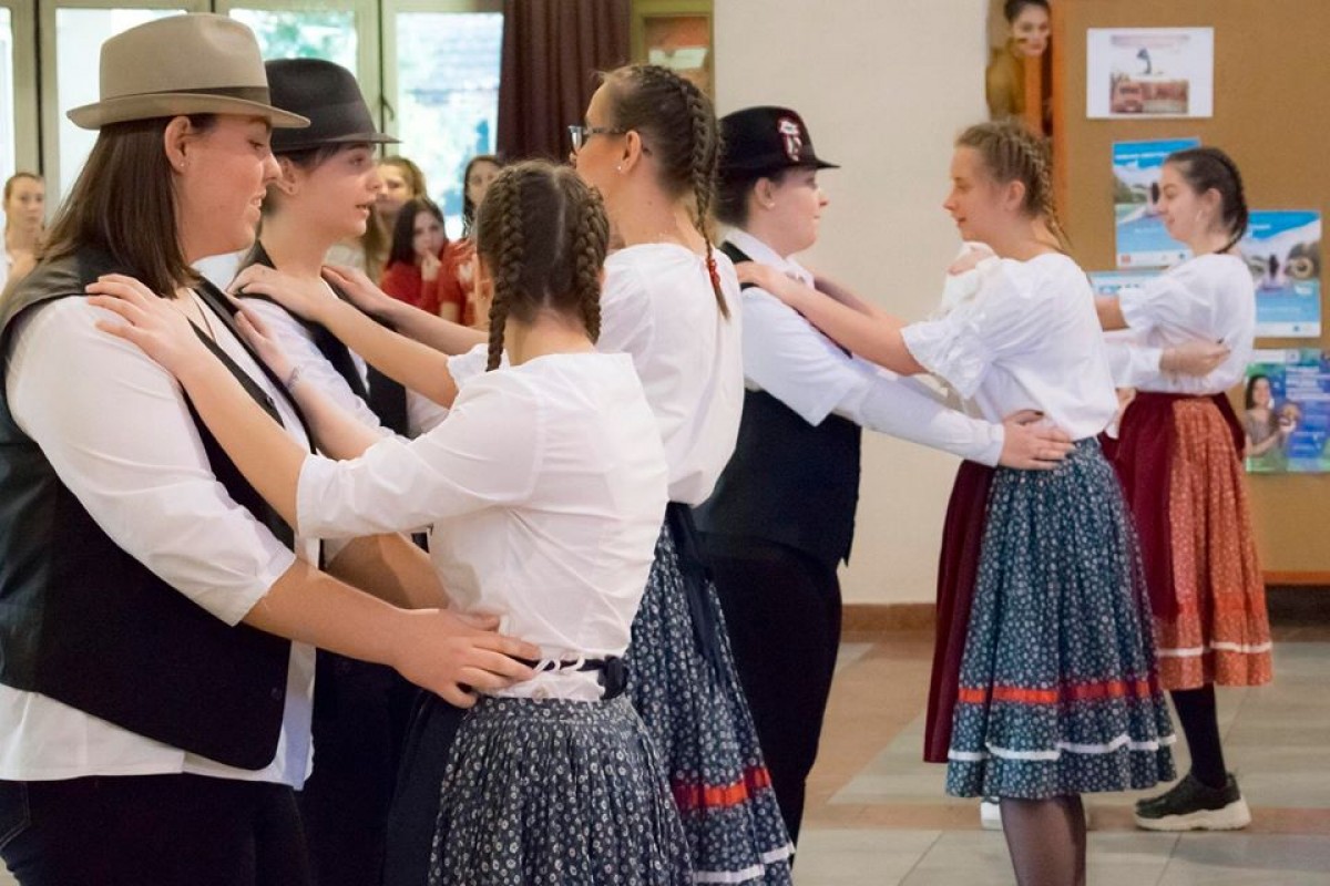 Farsang nemzetközi módra a Zayban