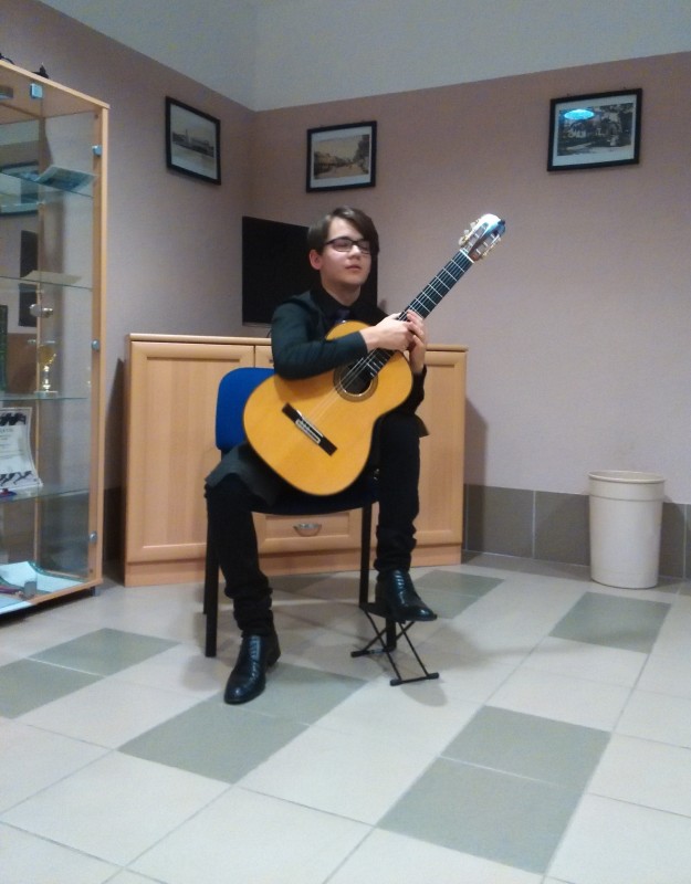GITÁREST A ZRÍNYI KOLIJÁBAN