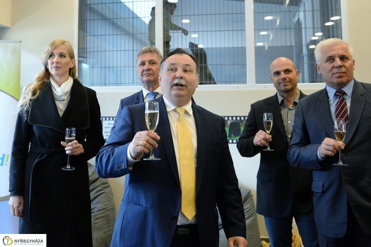 Átadták az állatpark új Látogatócentrumát és Hópárduc kifutóját