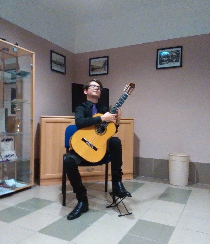 GITÁREST A ZRÍNYI KOLIJÁBAN