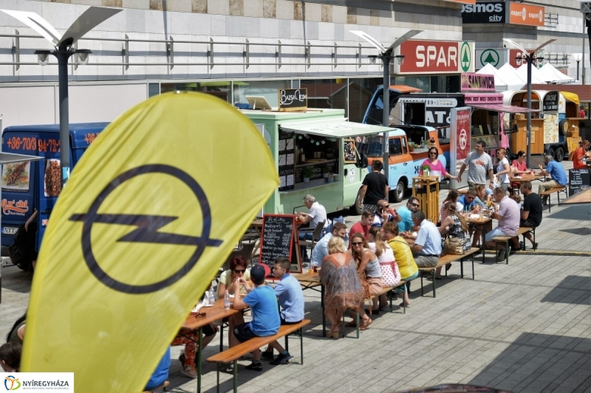 10. szülinapját ünnepelte a Korzó