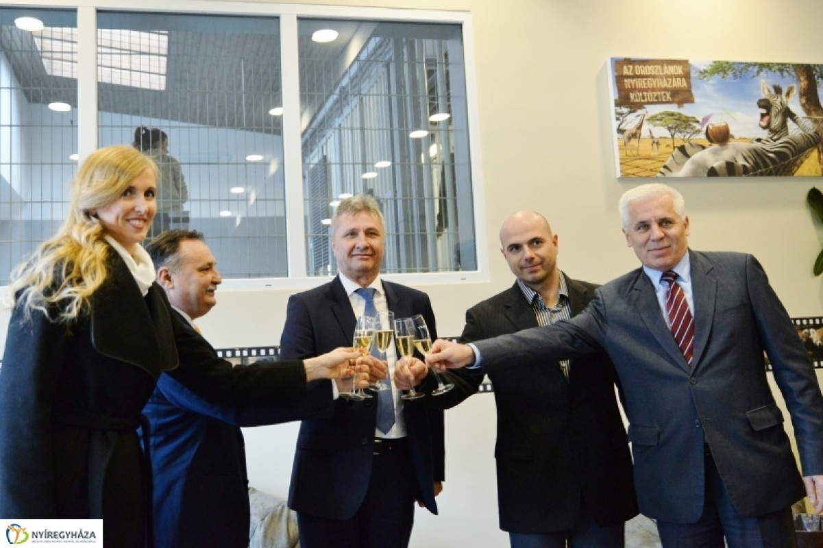Átadták az állatpark új Látogatócentrumát és Hópárduc kifutóját
