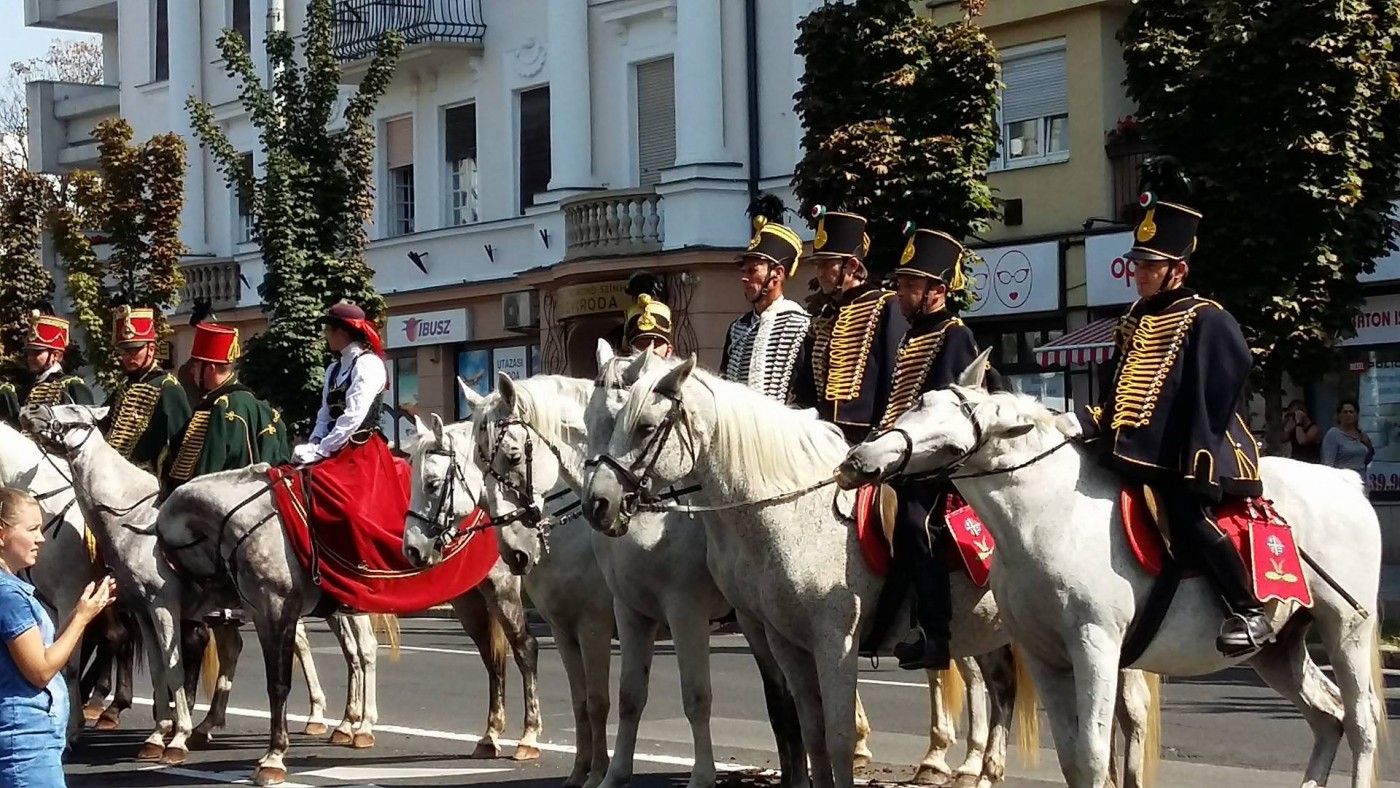 Huszártalálkozó képekben