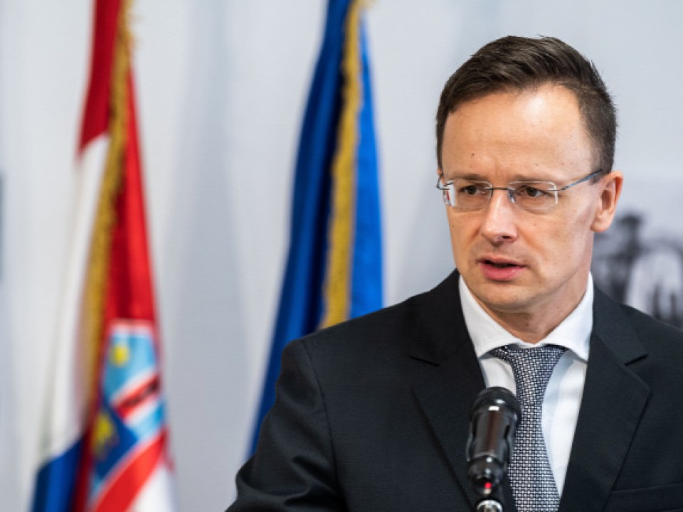 Szijjártó: hosszú távra kell berendezkedni a járvány elleni védekezésben