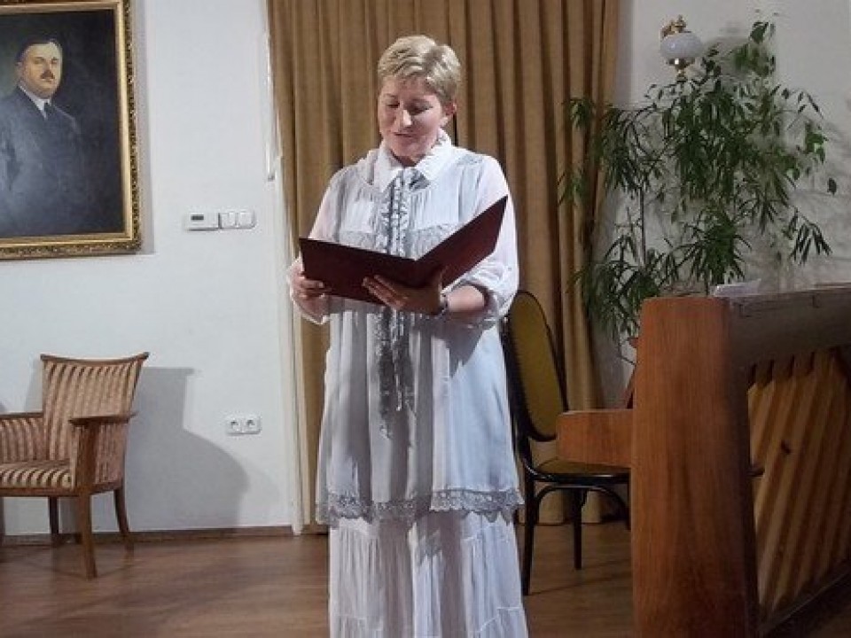 FONÓDÓ ÉLETEK