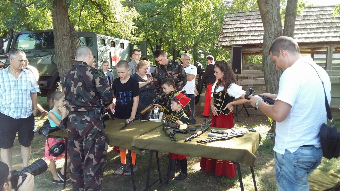 Huszártalálkozó képekben