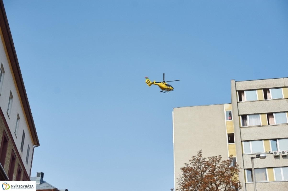 ÁTADTÁK AZ ÚJ PARKOLÓHÁZAT A KÓRHÁZBAN