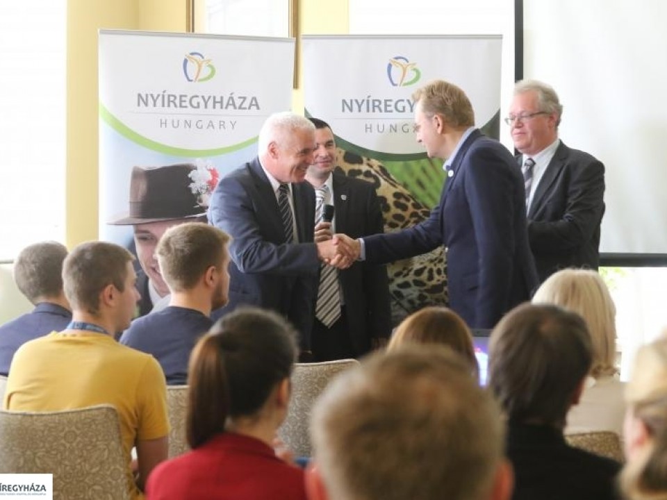 ÓRIÁSI ÉRDEKLŐDÉS NYÍREGYHÁZA IRÁNT AZ UKRÁN LEMBERG VÁROSÁBAN