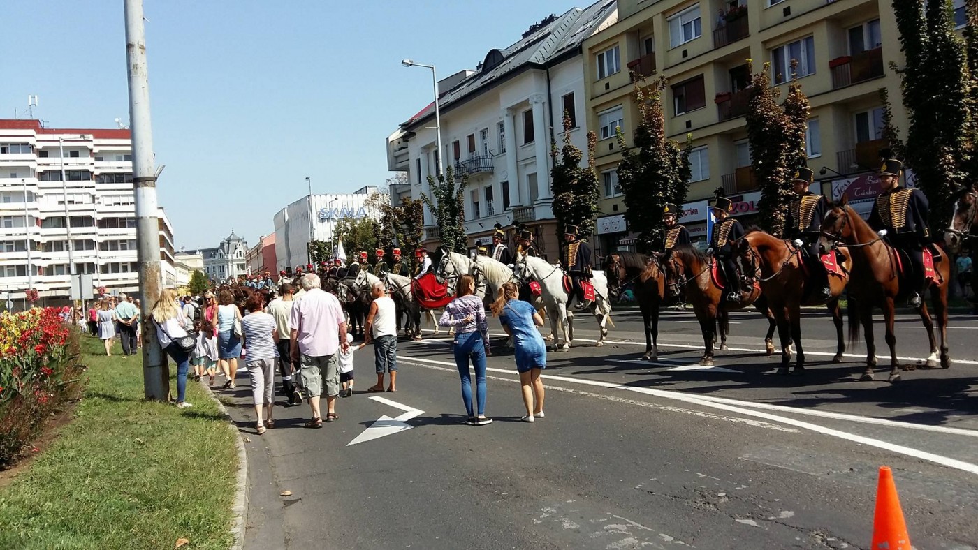 Huszártalálkozó képekben
