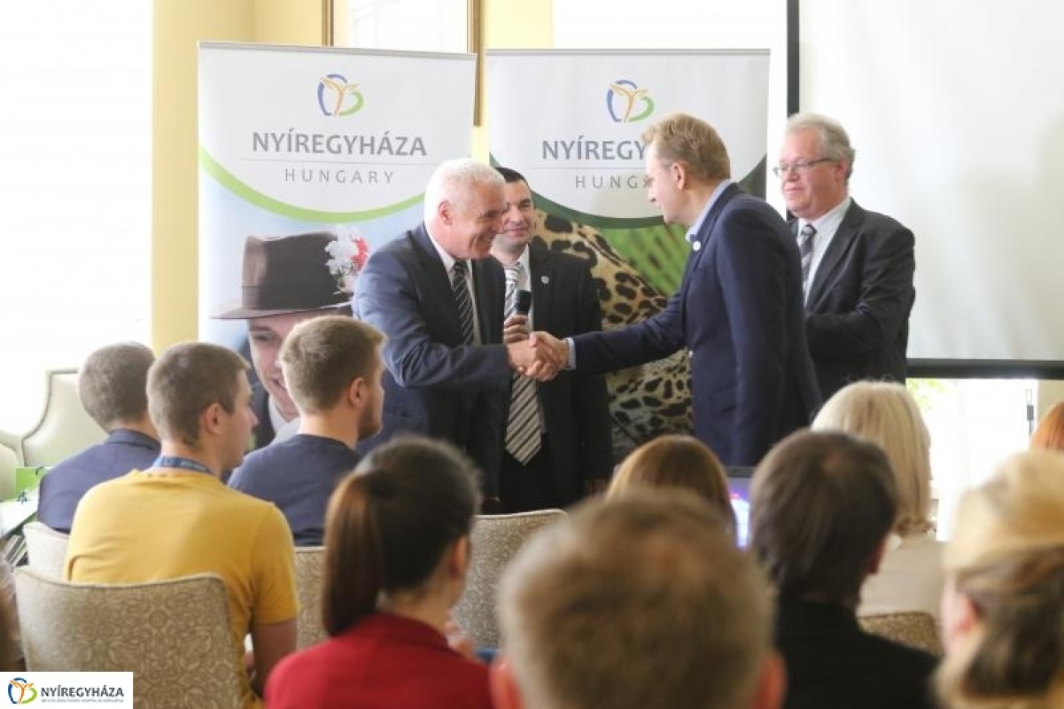 ÓRIÁSI ÉRDEKLŐDÉS NYÍREGYHÁZA IRÁNT AZ UKRÁN LEMBERG VÁROSÁBAN