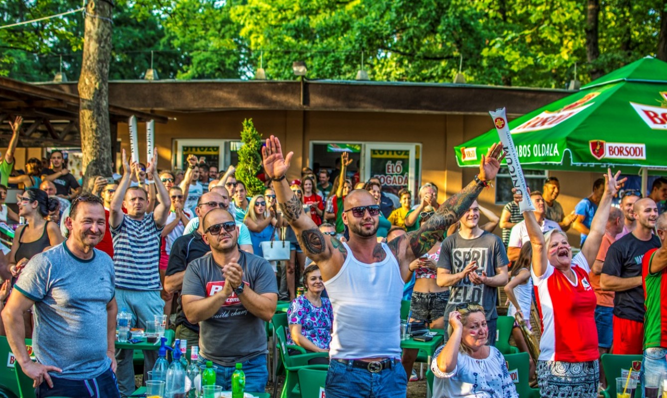 Kohut Árpád képei a Sóstón szurkolókról