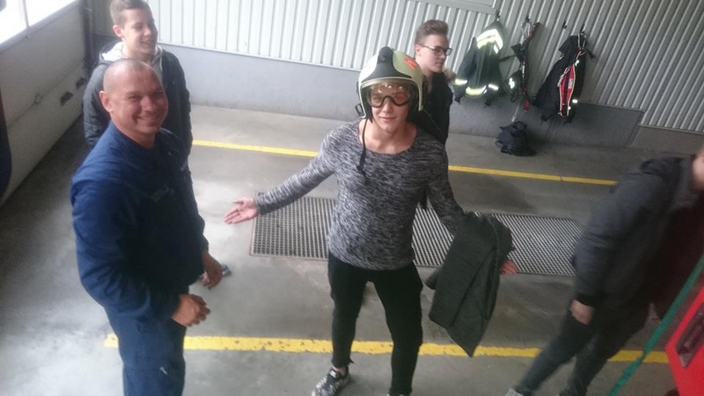 Tűzoltóknál jártak az "aranyos" diákok