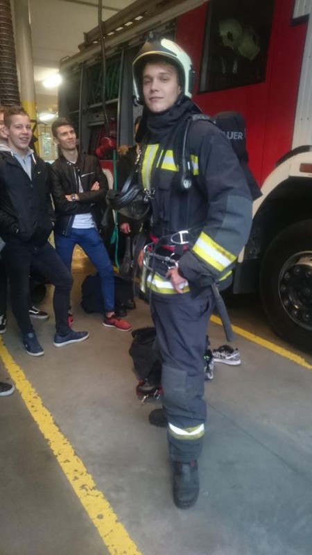 Tűzoltóknál jártak az "aranyos" diákok