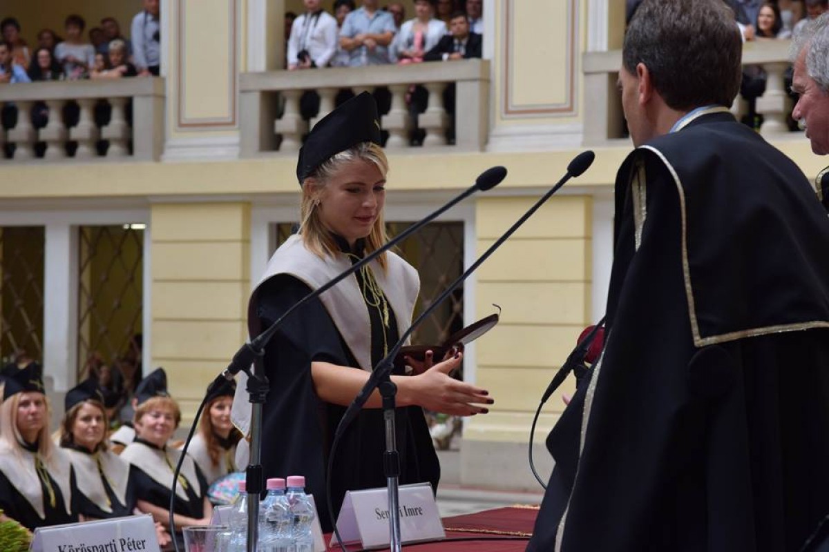Diplomaosztó a Debreceni Egyetem Egészségügyi Karán