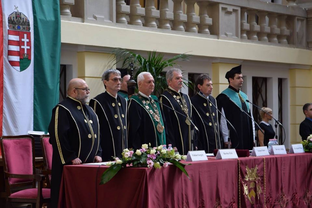 Diplomaosztó a Debreceni Egyetem Egészségügyi Karán