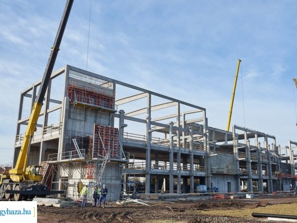 Épül az Atlétikai Centrum, ami bekapcsolhatja Nyíregyházát a nemzetközi vérkeringésbe