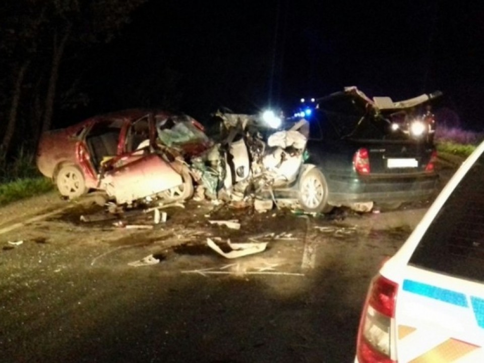 Brutális frontális baleset a 4-esen - Hatan vesztették életüket