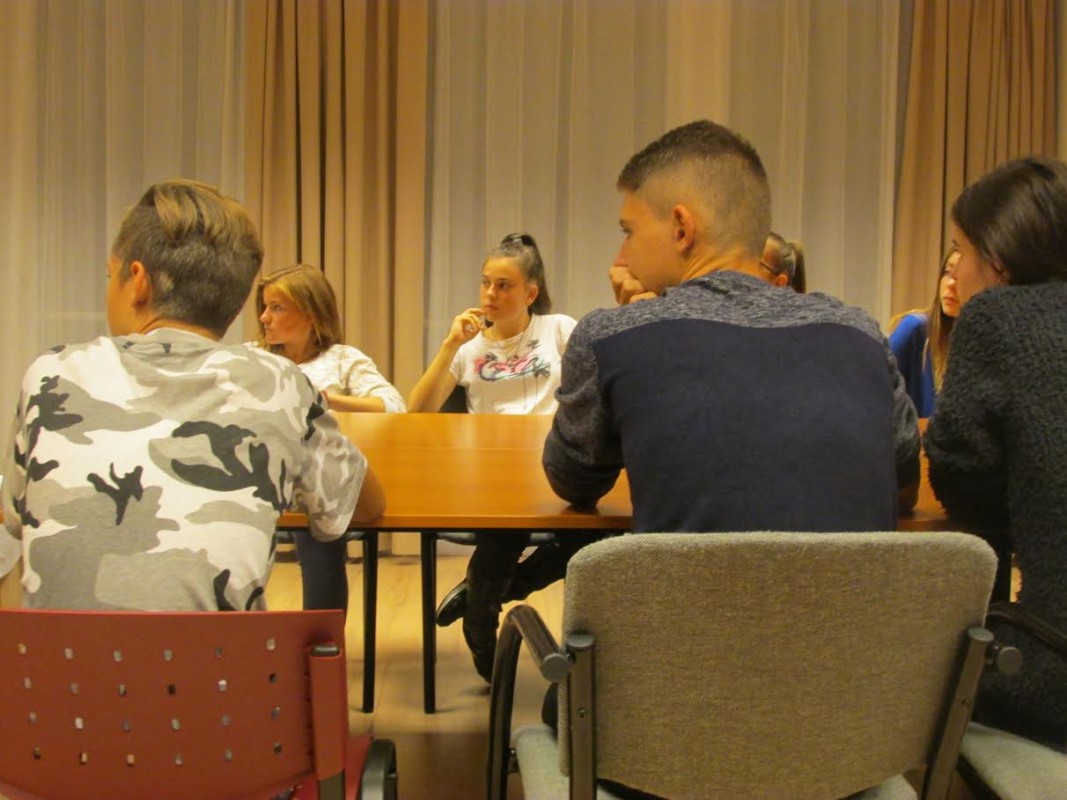 FOLYTATÓDIK A MŰVÉSZEK A KÖNYVTÁRBAN RENDEZVÉNYSOROZAT