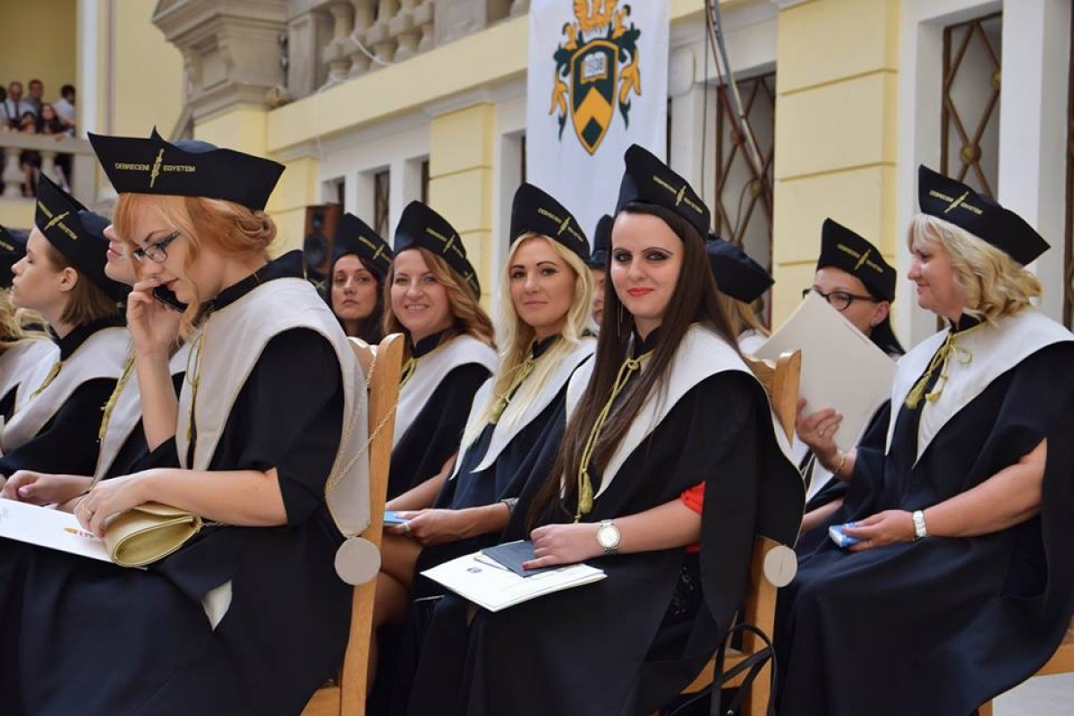 Diplomaosztó a Debreceni Egyetem Egészségügyi Karán