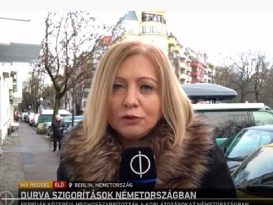 VIDEÓ! Élő adásban lökte félre az M1 tudósítóját egy nyugdíjas