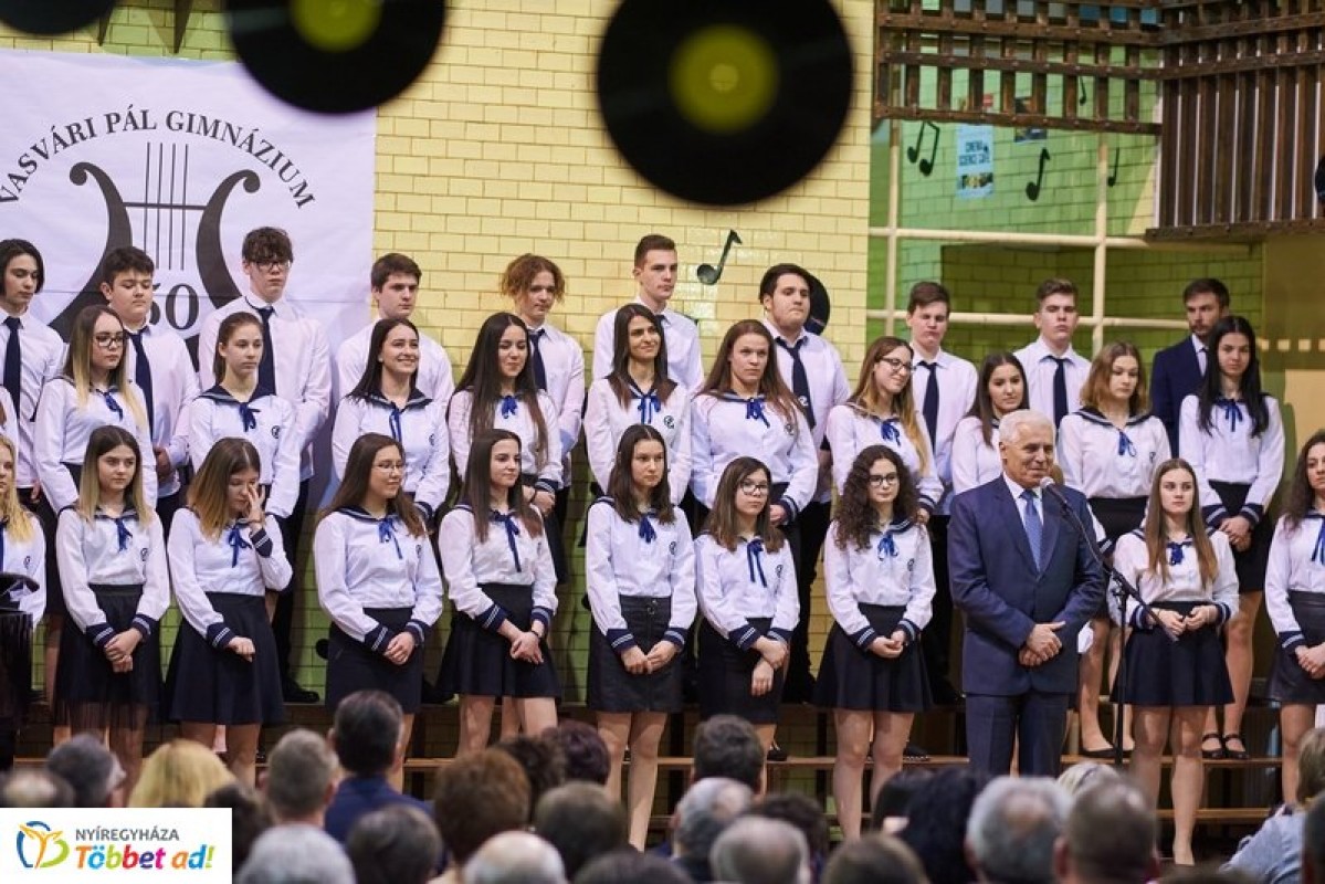 Nagyszabású jubileumi hangverseny a Vasváriban – 50 éves az ének-zene tagozat