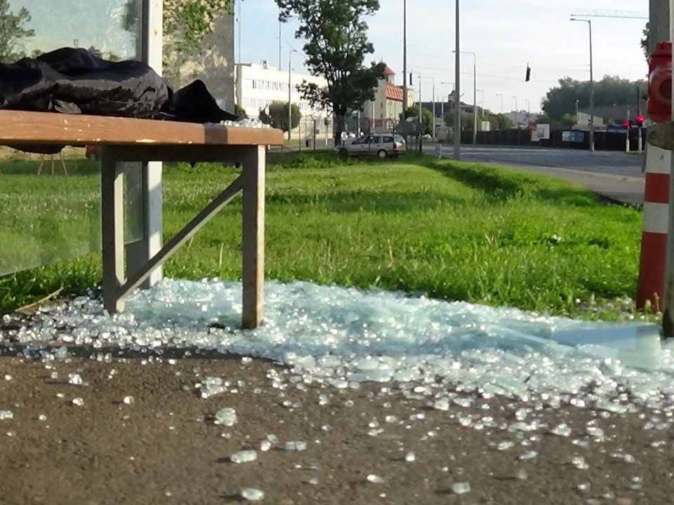 Mi szükség erre? - Buszmegállót rongáltak ismeretlenek