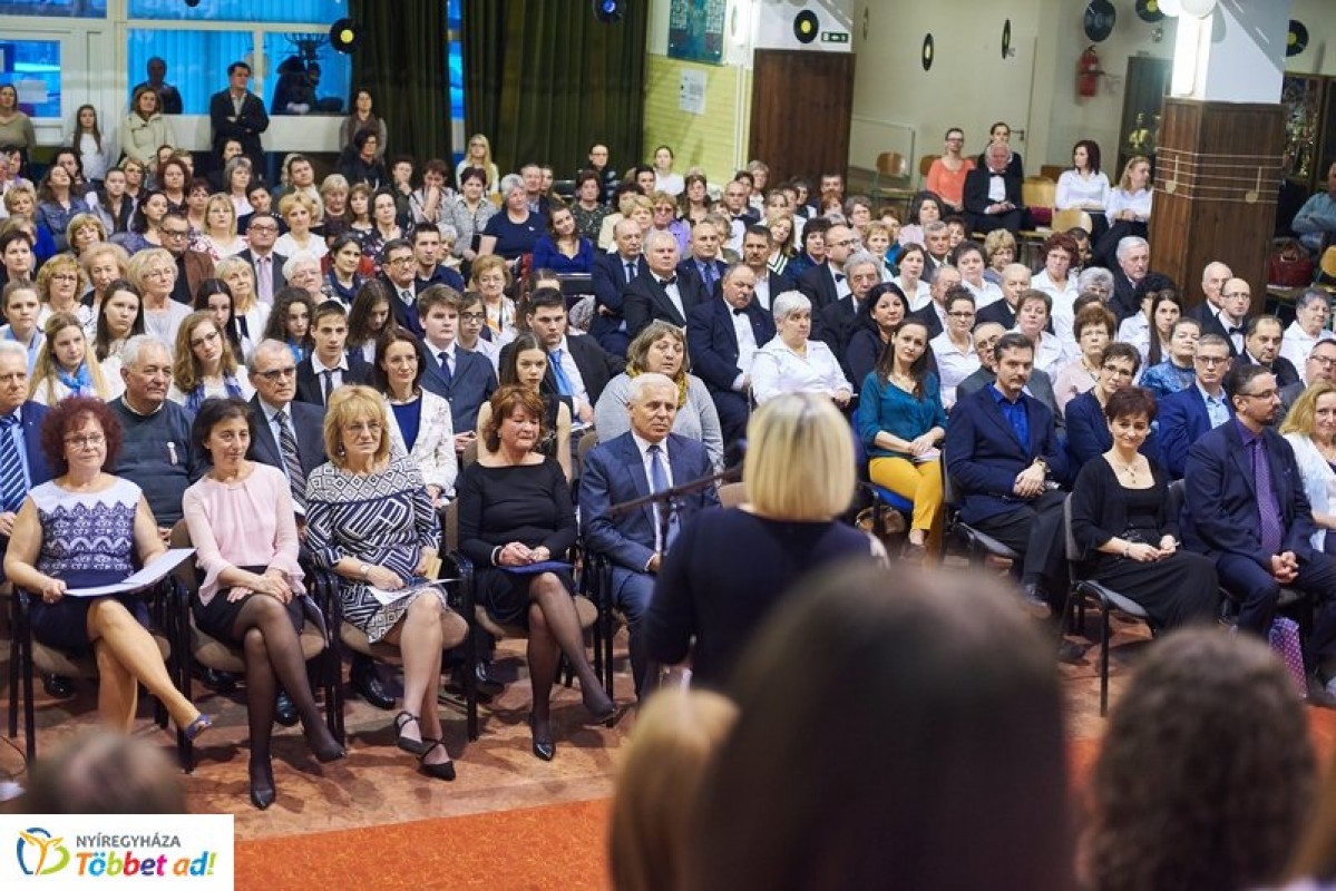 Nagyszabású jubileumi hangverseny a Vasváriban – 50 éves az ének-zene tagozat