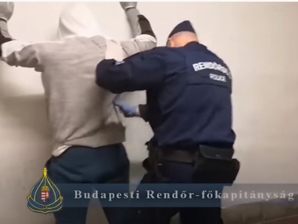 Nigériai férfi erőszakolt meg egy nőt Budapesten - Videó!