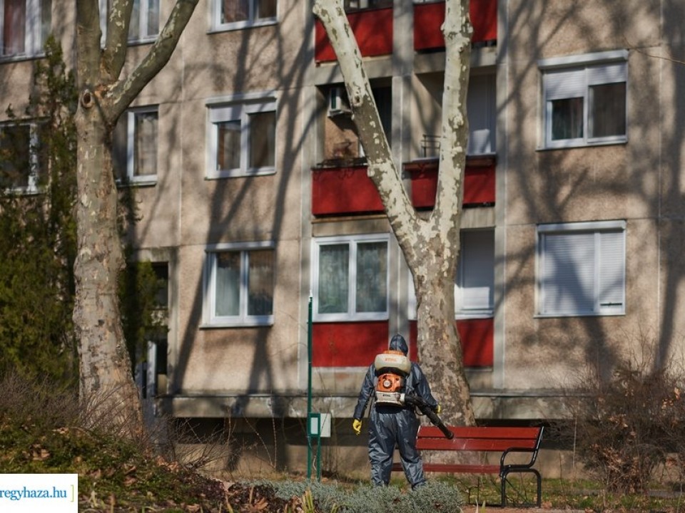 Fertőtlenítik a játszótereket a város minden részén