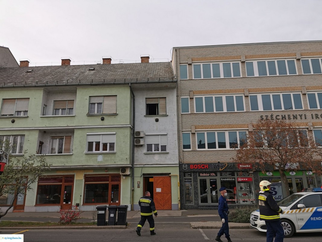 Az ablakon keresztül jutottak be a mentők, de a házban lakó életét nem lehetett megmenteni