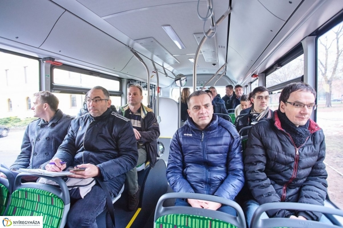 Kipróbálták a sajtósok az új buszokat