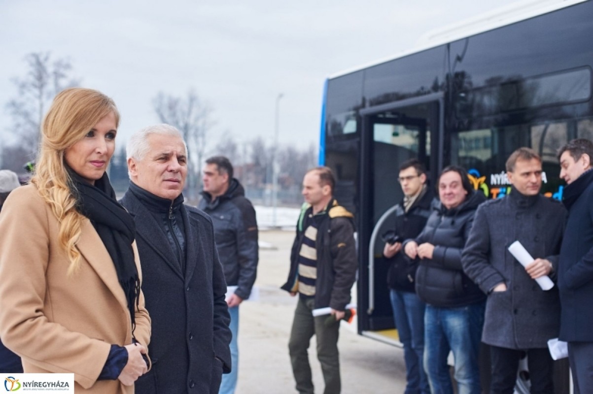 Kipróbálták a sajtósok az új buszokat