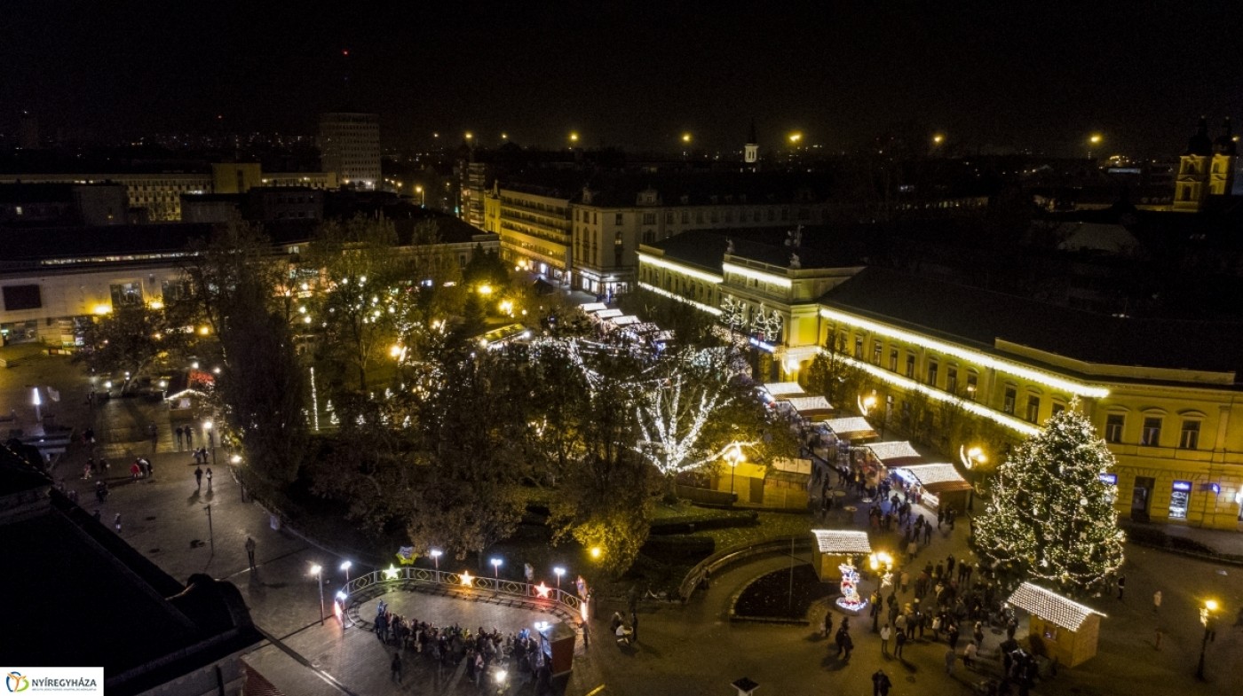 Nézd meg az adventi forgatagot a magasból!