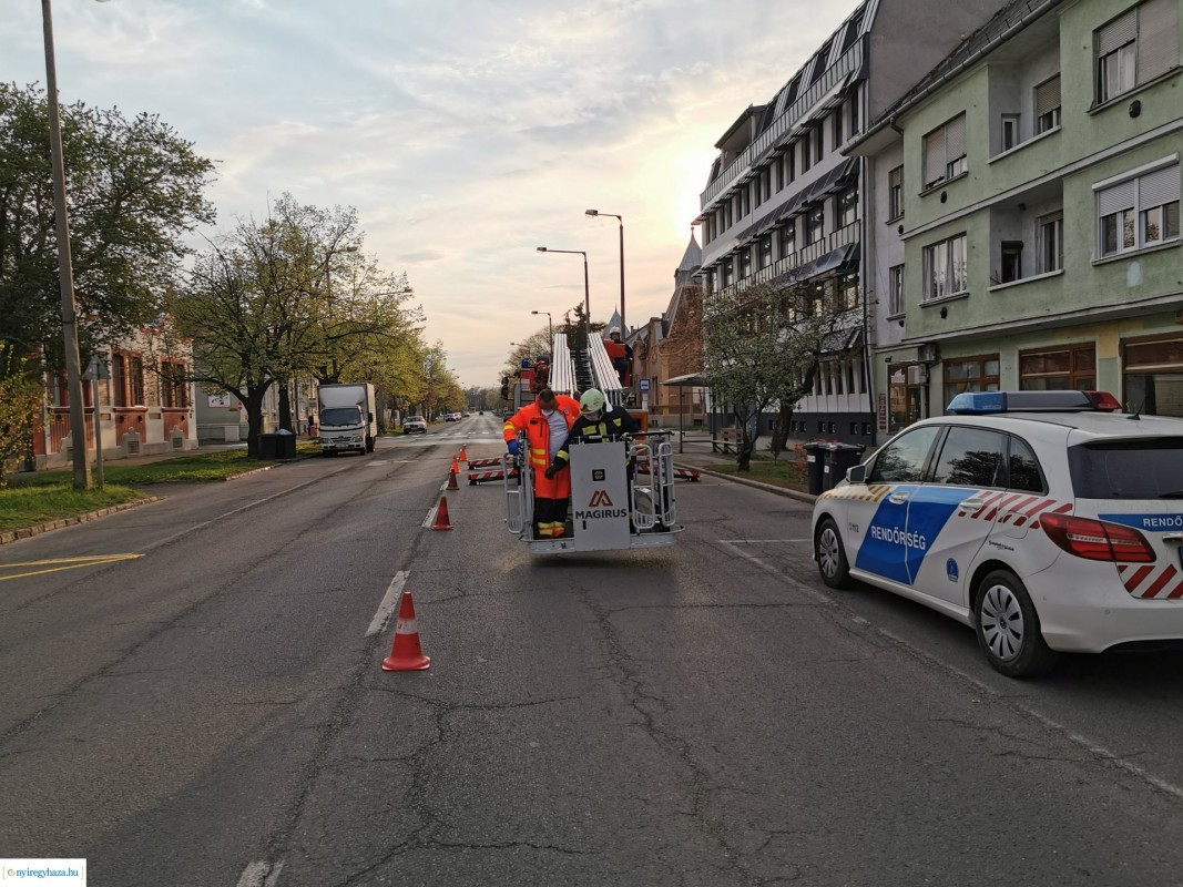 Az ablakon keresztül jutottak be a mentők, de a házban lakó életét nem lehetett megmenteni