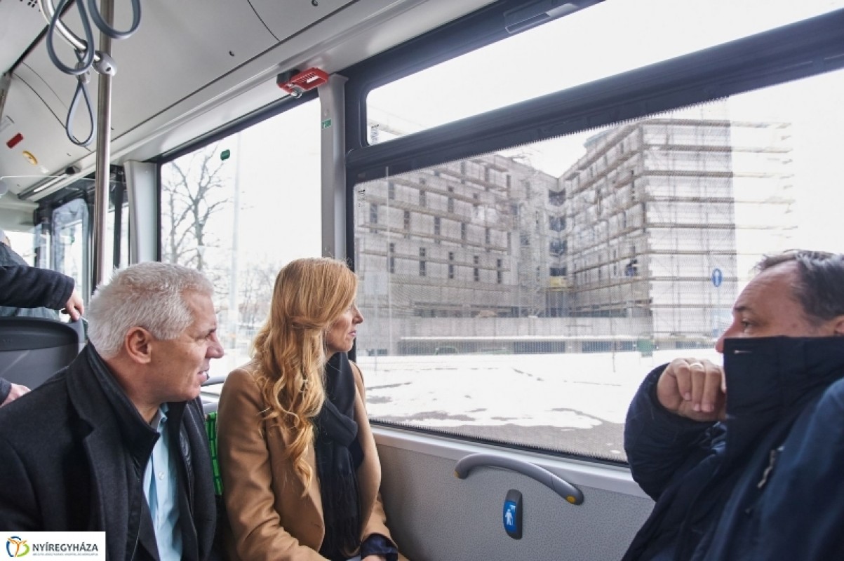 Kipróbálták a sajtósok az új buszokat