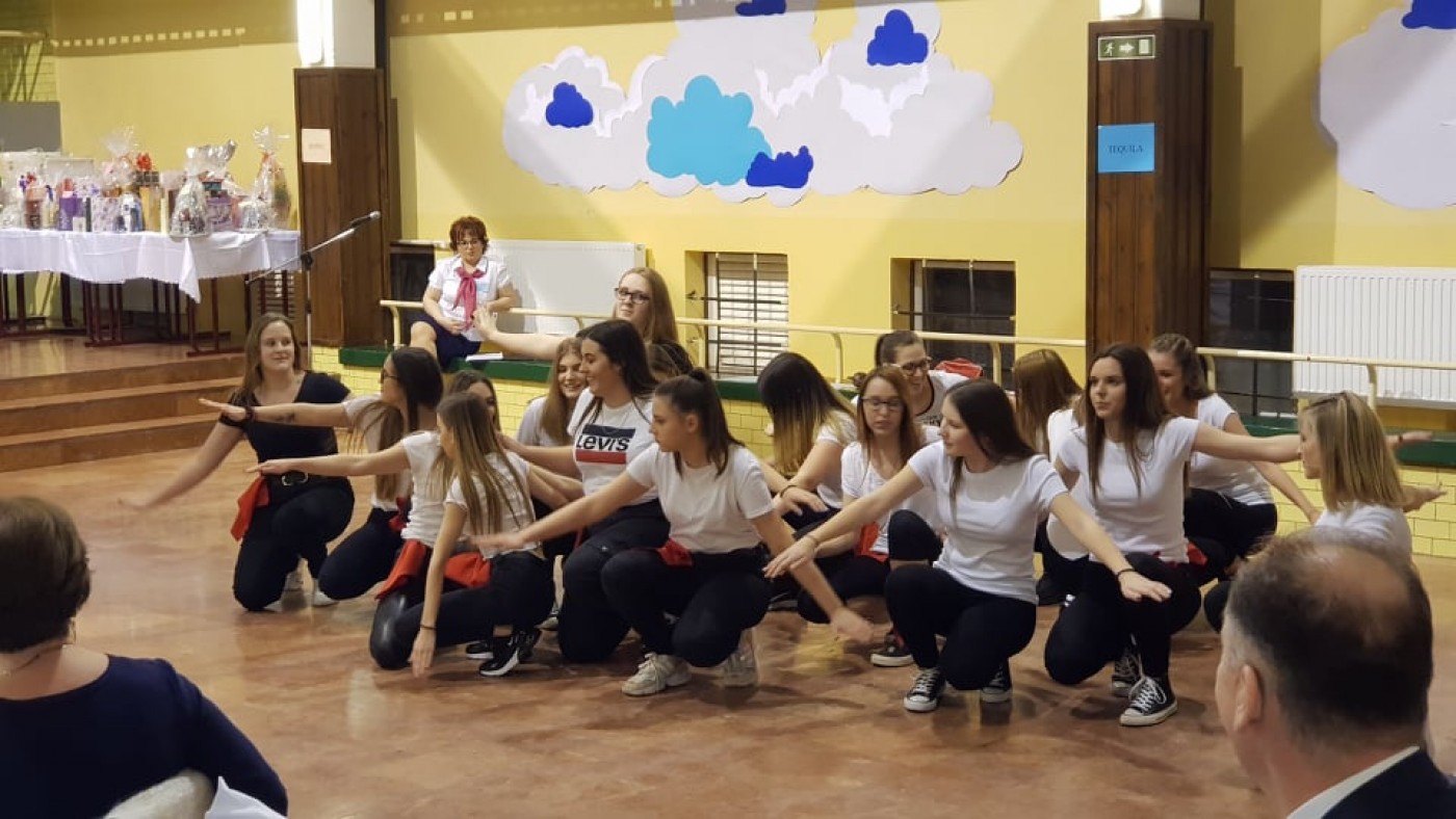 Idén is fergeteges hangulatban telt a Vasvári Pál Gimnázium jótékonysági bálja