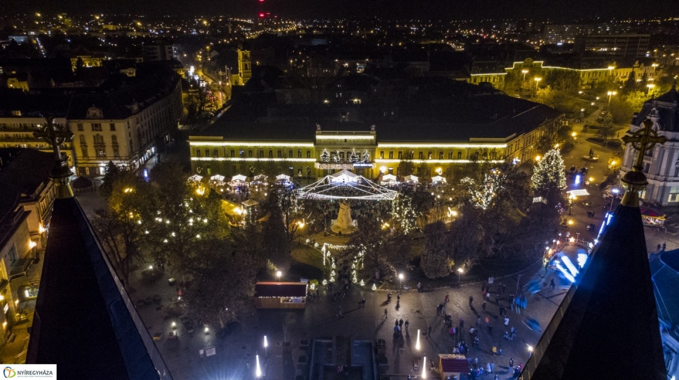 Nézd meg az adventi forgatagot a magasból!