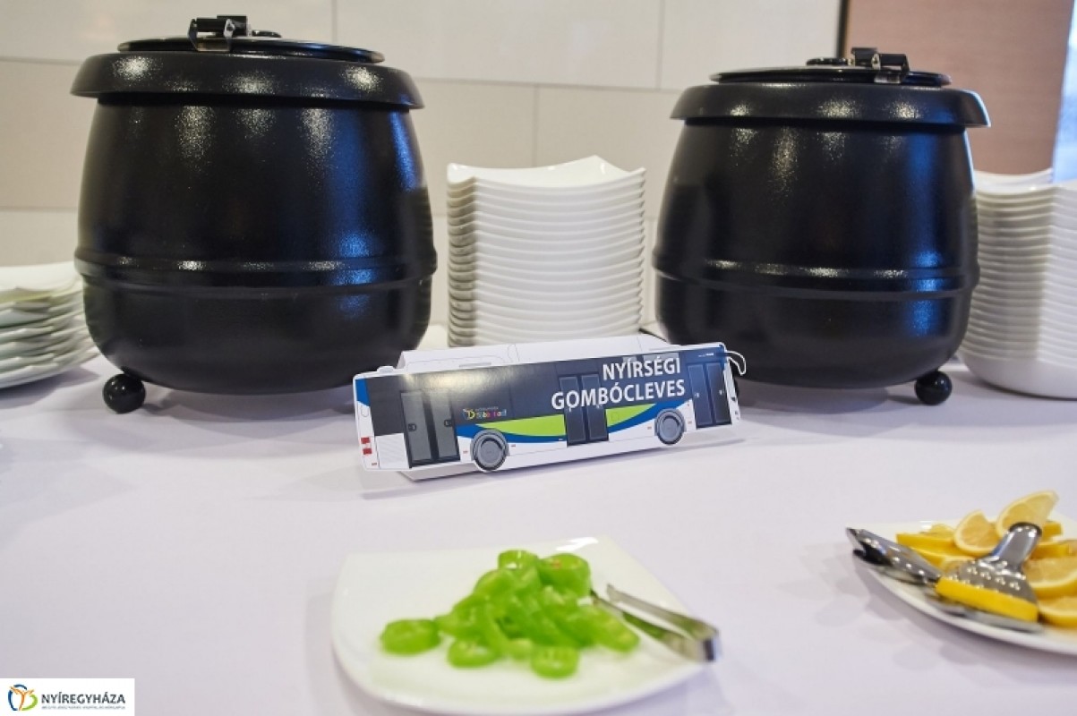 Kipróbálták a sajtósok az új buszokat