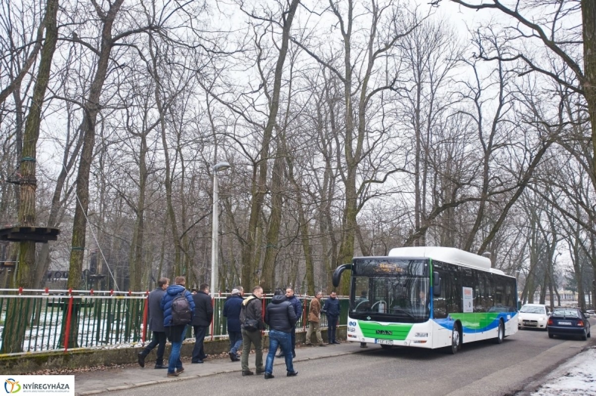 Kipróbálták a sajtósok az új buszokat