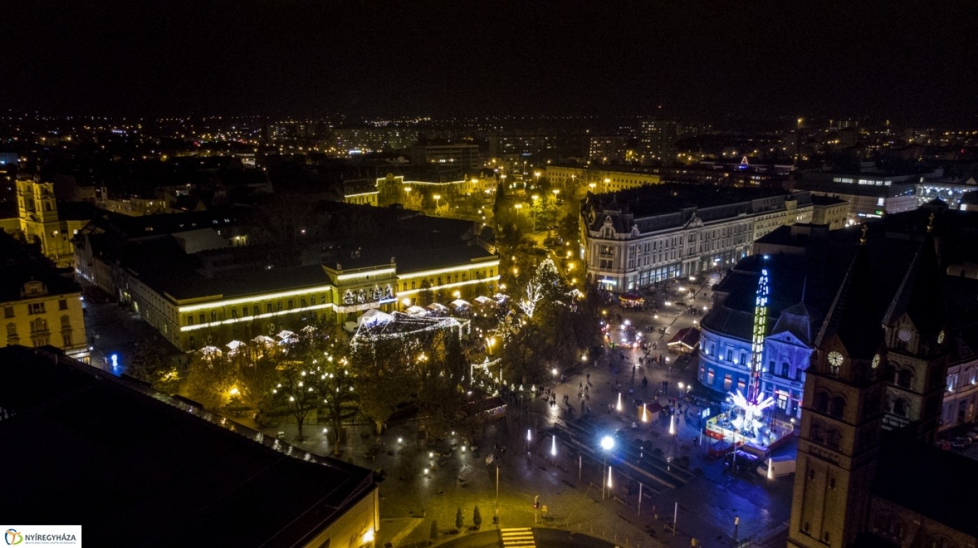 Nézd meg az adventi forgatagot a magasból!
