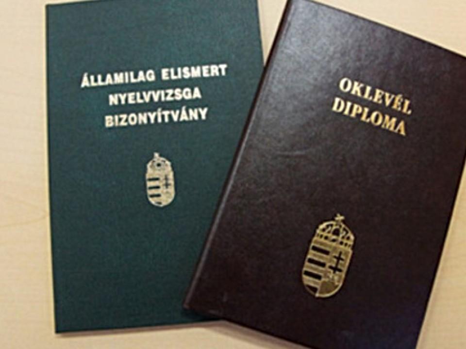 Információ a nyelvvizsga hiányában átvehető diplomákról