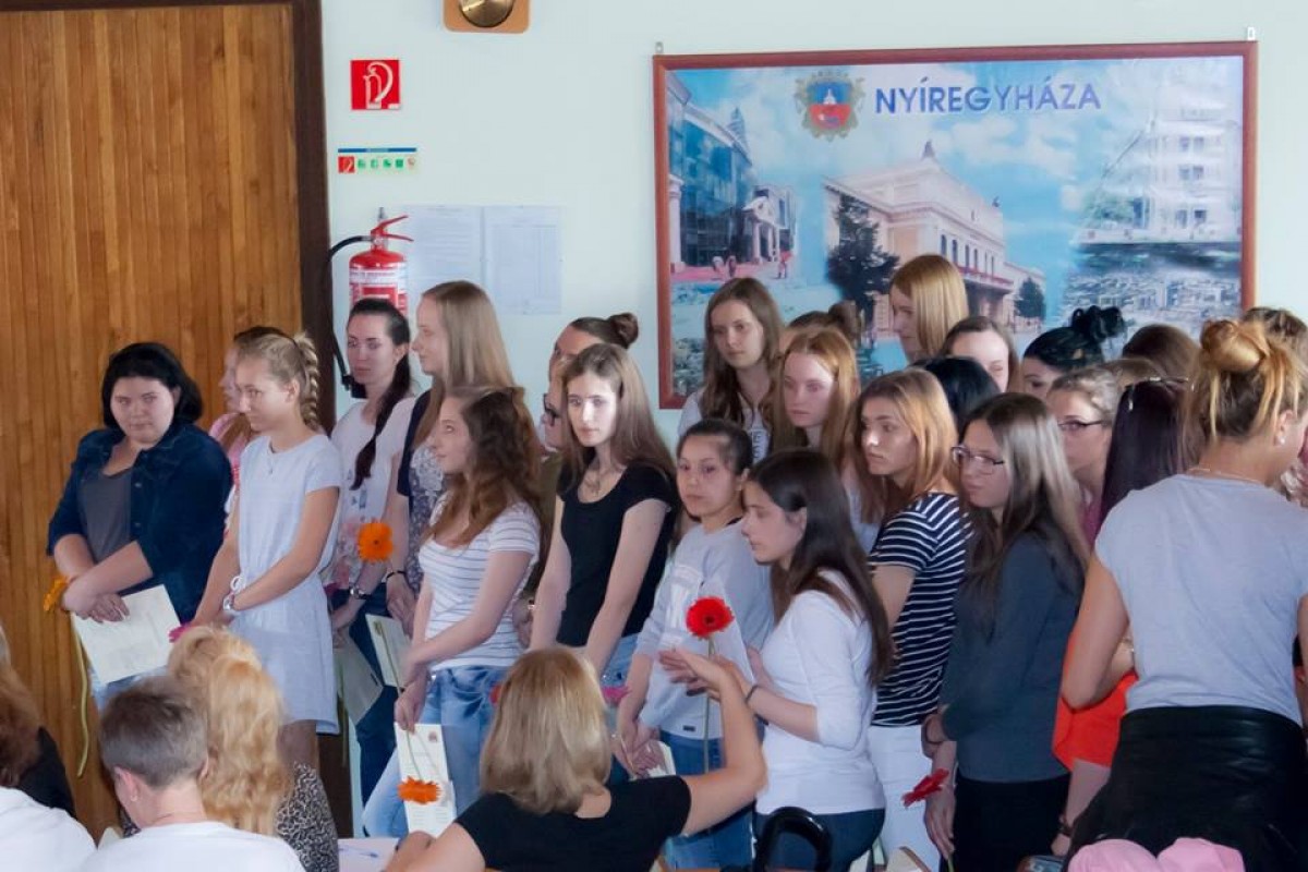 A takarító néniktől is búcsúztak