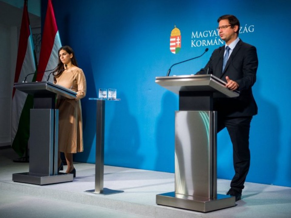 Gulyás Gergely: a beoltottak számától függ, hogy mikor lehet nyitni